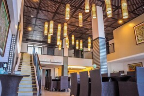 Breakfast, lunch, dinner served; local and international cuisine