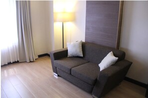 Ullakkohuoneisto | Olohuone | LED-televisio