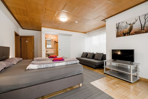 Ferienwohnung 1, Kehlstein, 1-8 Personen, 100 qm, 4 Schlafzimmer jeweils mit eigenem Bad, Wohnküche, Terrasse