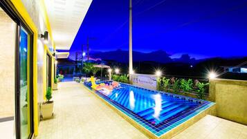 5 Bedrooms Villa | Terrace/patio