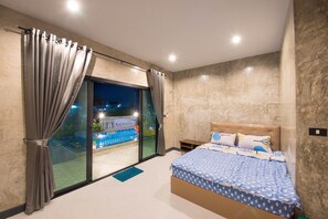 5 Bedrooms Villa