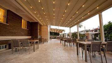 Café da manhã com buffet grátis