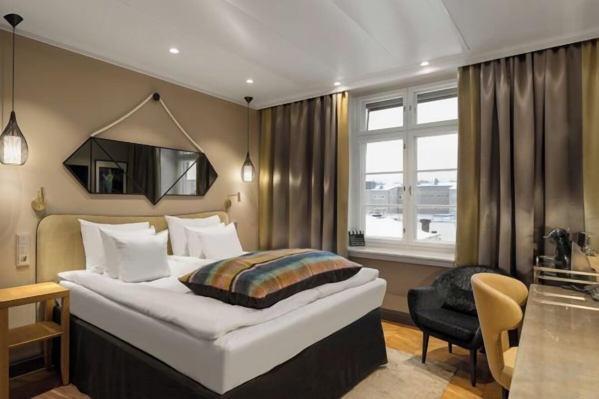 Premium bedding, minibar, in-room safe, blackout curtains