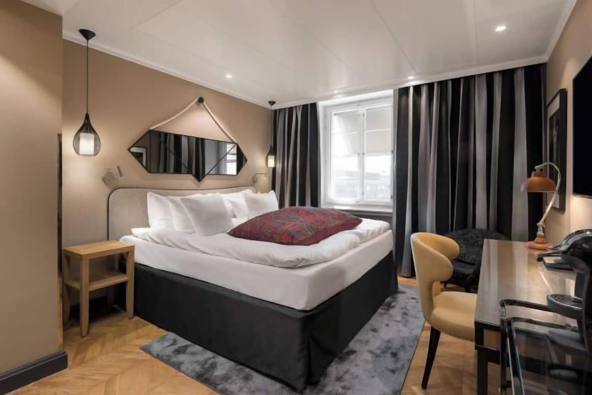 Luxe beddengoed, een minibar, een kluis op de kamer