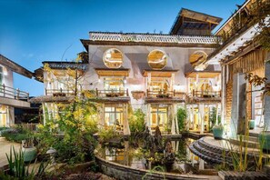 Façade de l’hébergement - soirée/nuit