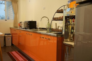 Cookware/dishes/utensils