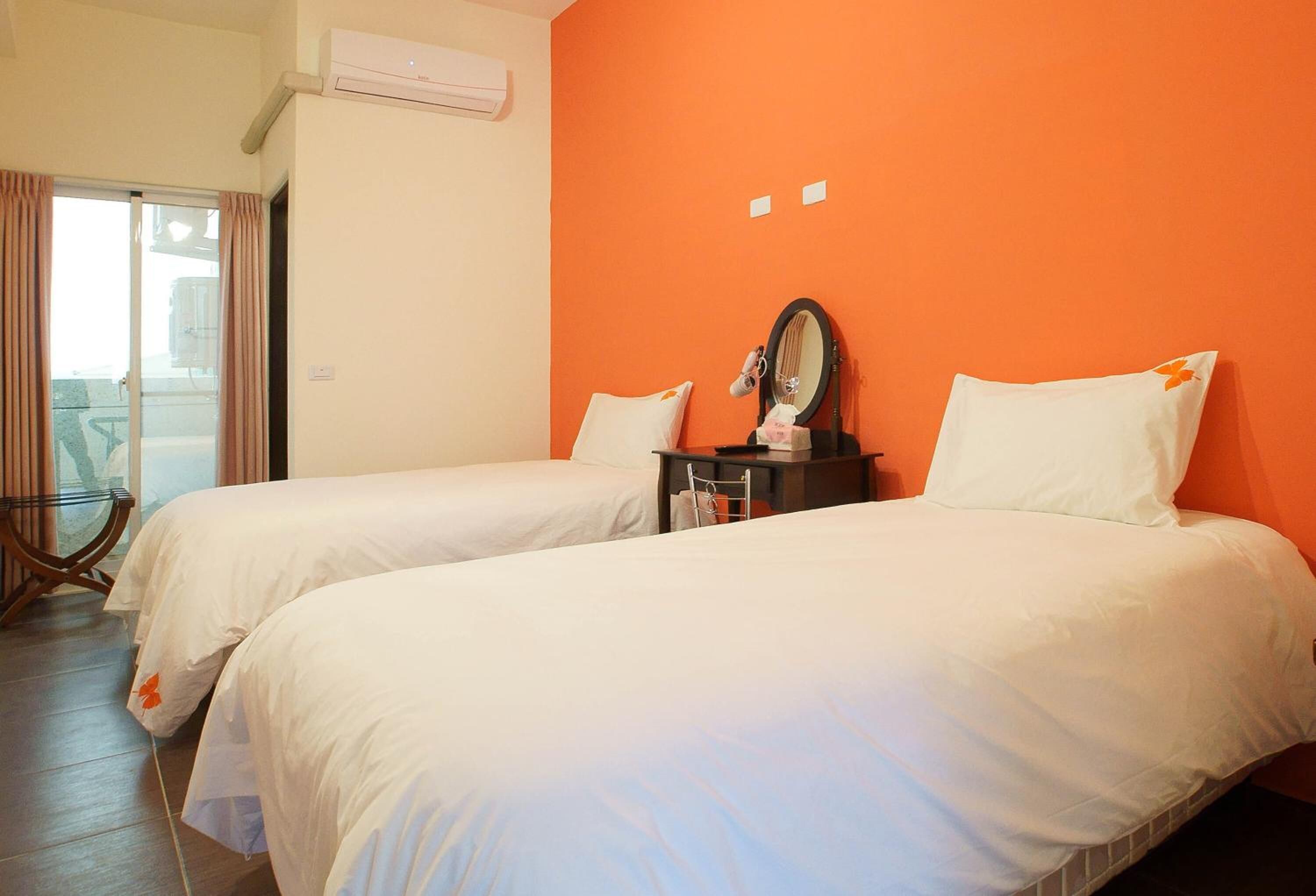 办公桌、隔音、免费 WiFi、床单