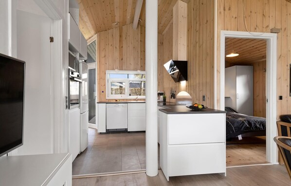 4 bedrooms, travel crib, free WiFi