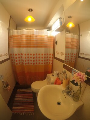 Shower, hair dryer, towels - Comfy, wide ❤sweet room!!BF free..feel like home (Cusco)