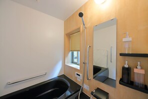 Deluxe Suite (Family) | Bilik Mandi | Pancuran mandi, kelengkapan dandanan diri percuma, pengering rambut 
