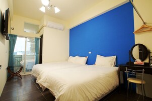 Standard Üç Kişilik Oda, Balkon | Güneşlik/perde, ücretsiz kablosuz İnternet 