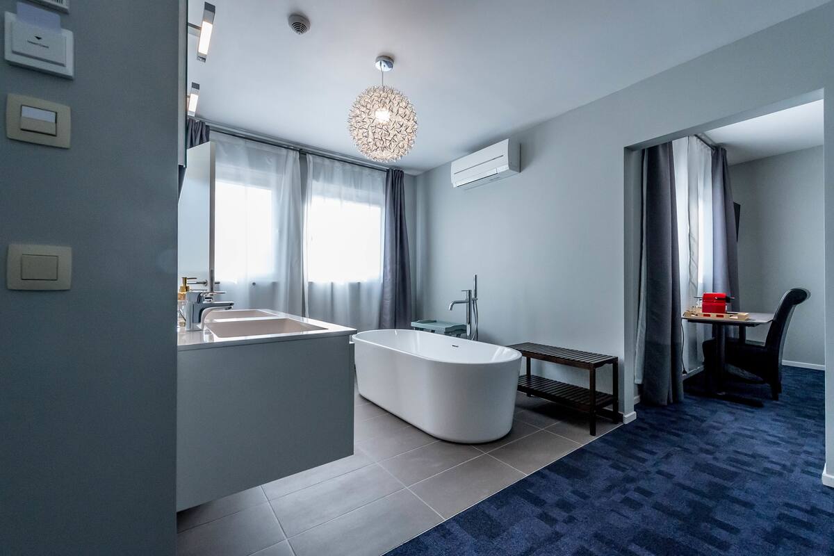Deluxe-Studio, 1 King-Bett | Komfortbadewanne
