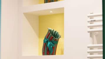 1 habitación, escritorio, wifi gratis y ropa de cama