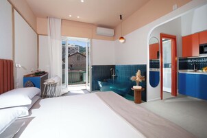 Apartment, 1 Bedroom, Smoking, Balcony | 1 bedroom, desk, free WiFi, bed sheets