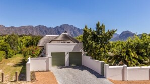 Free self parking - Mirabelle Bed & Breakfast (Franschhoek)