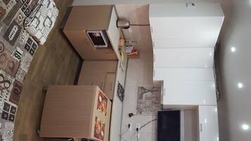 Studio, eingeschränkter Meerblick | Bügeleisen/Bügelbrett, kostenloses WLAN, Bettwäsche