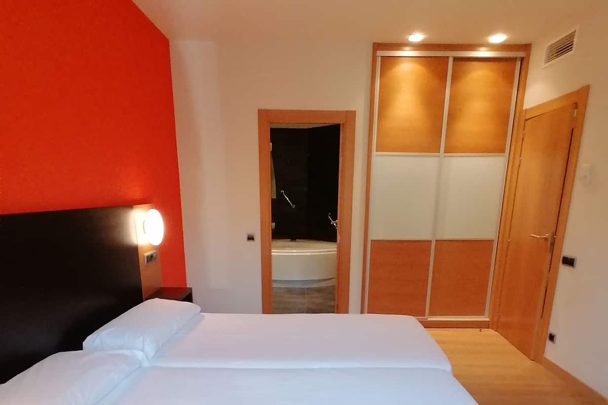 1 chambre, coffres-forts dans les chambres, bureau, rideaux occultants