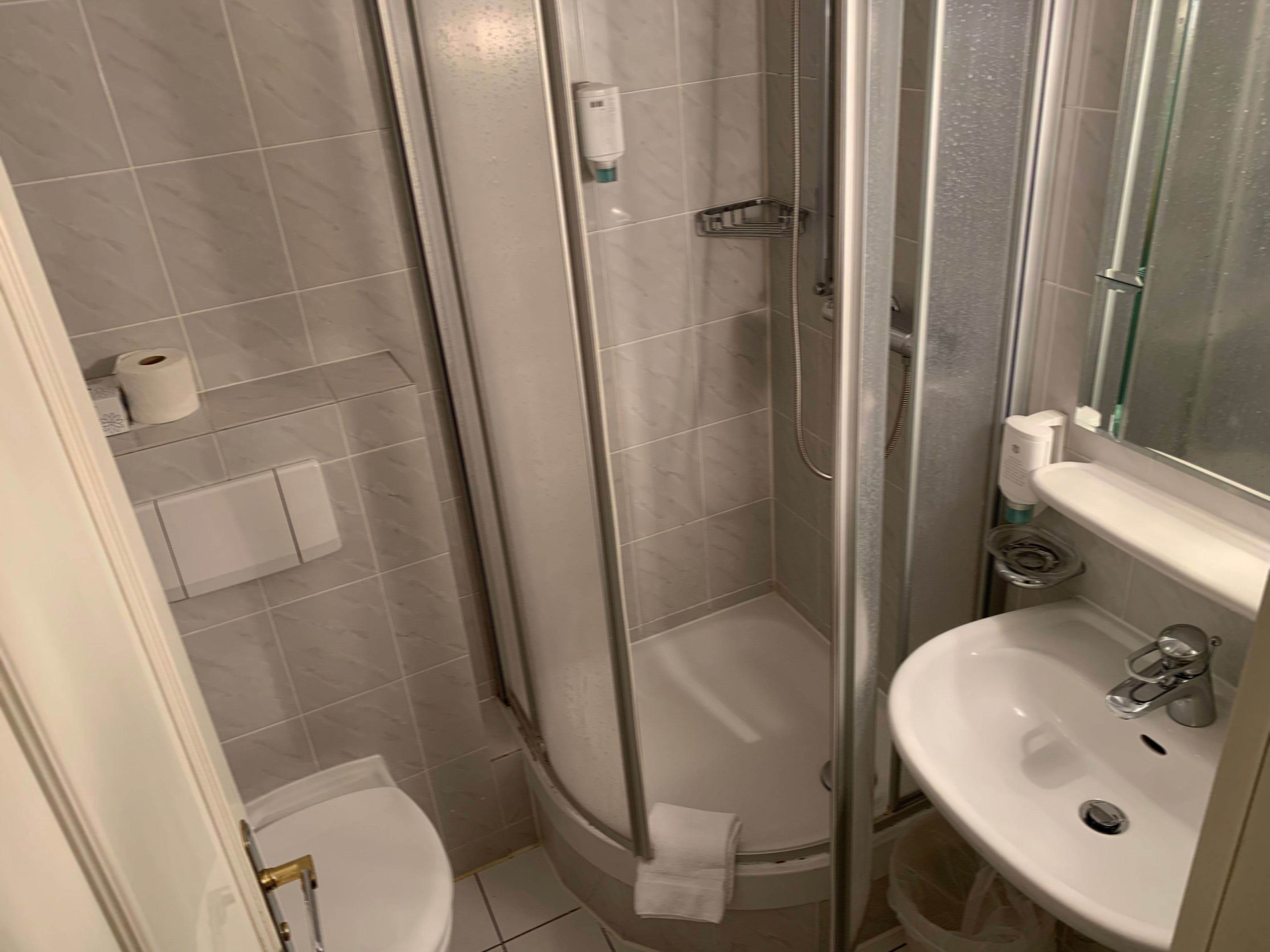 basic single room | bathroom | shower, free toiletries, hair dryer, towels