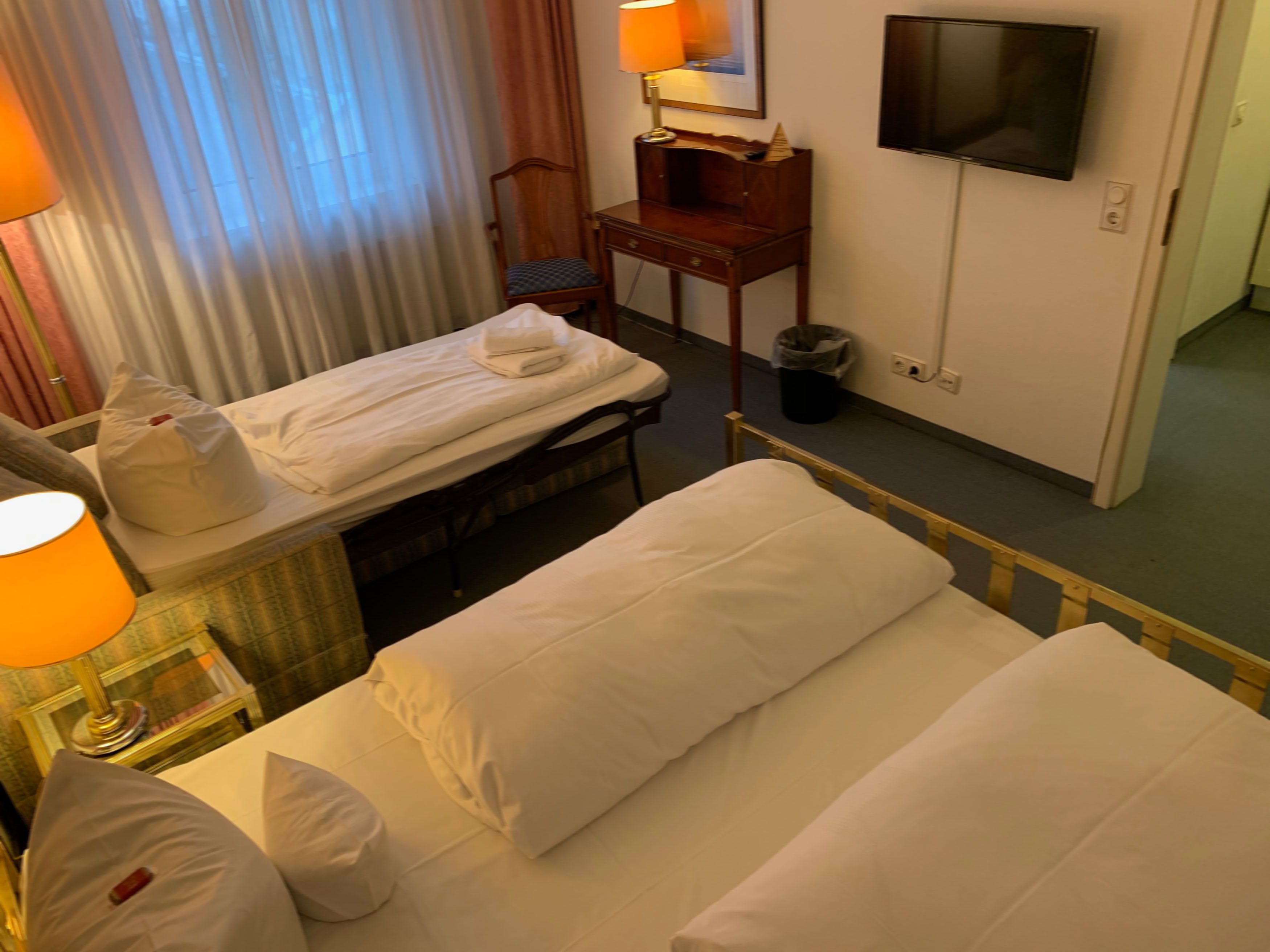 basic triple room | desk, iron/ironing board, free wifi, bed sheets