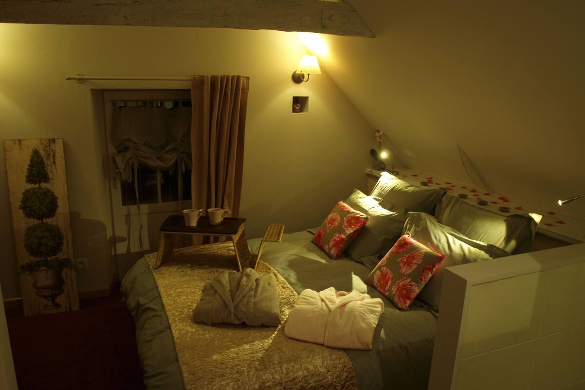 Chambre Double (Verger Helene) | Literie de qualité supérieure, couette en duvet d'oie, bureau