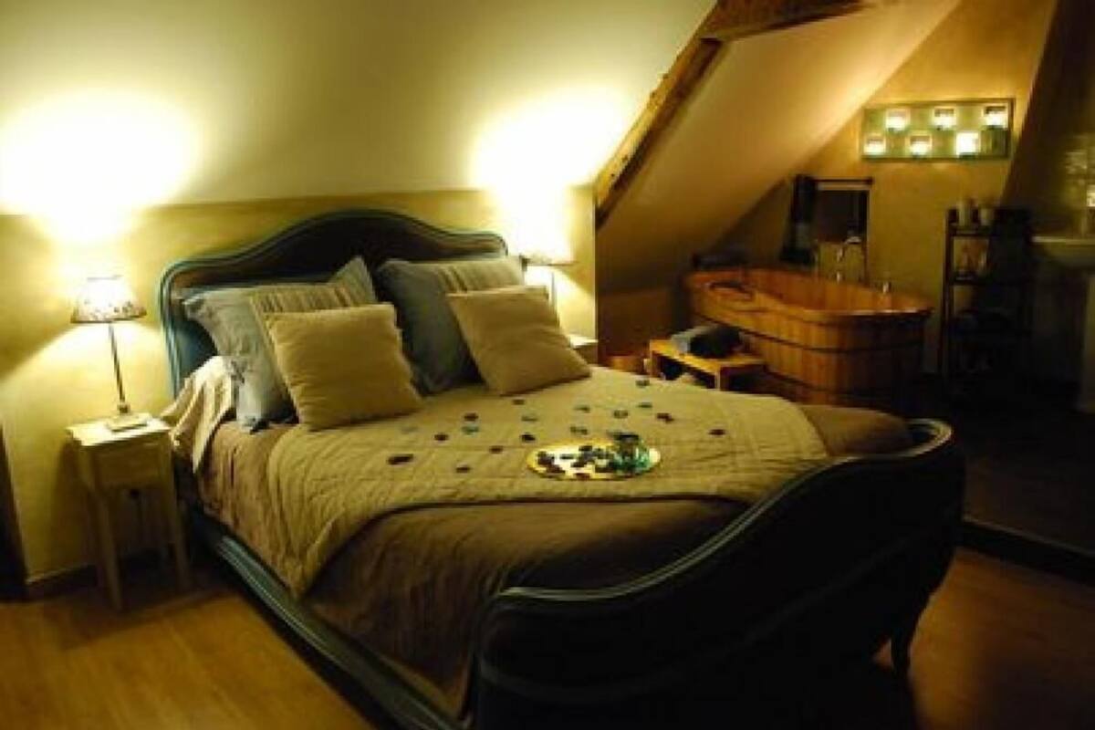 Habitación doble clásica (Oncle Alfred) | Ropa de cama de alta calidad, edredón y decoración personalizada
