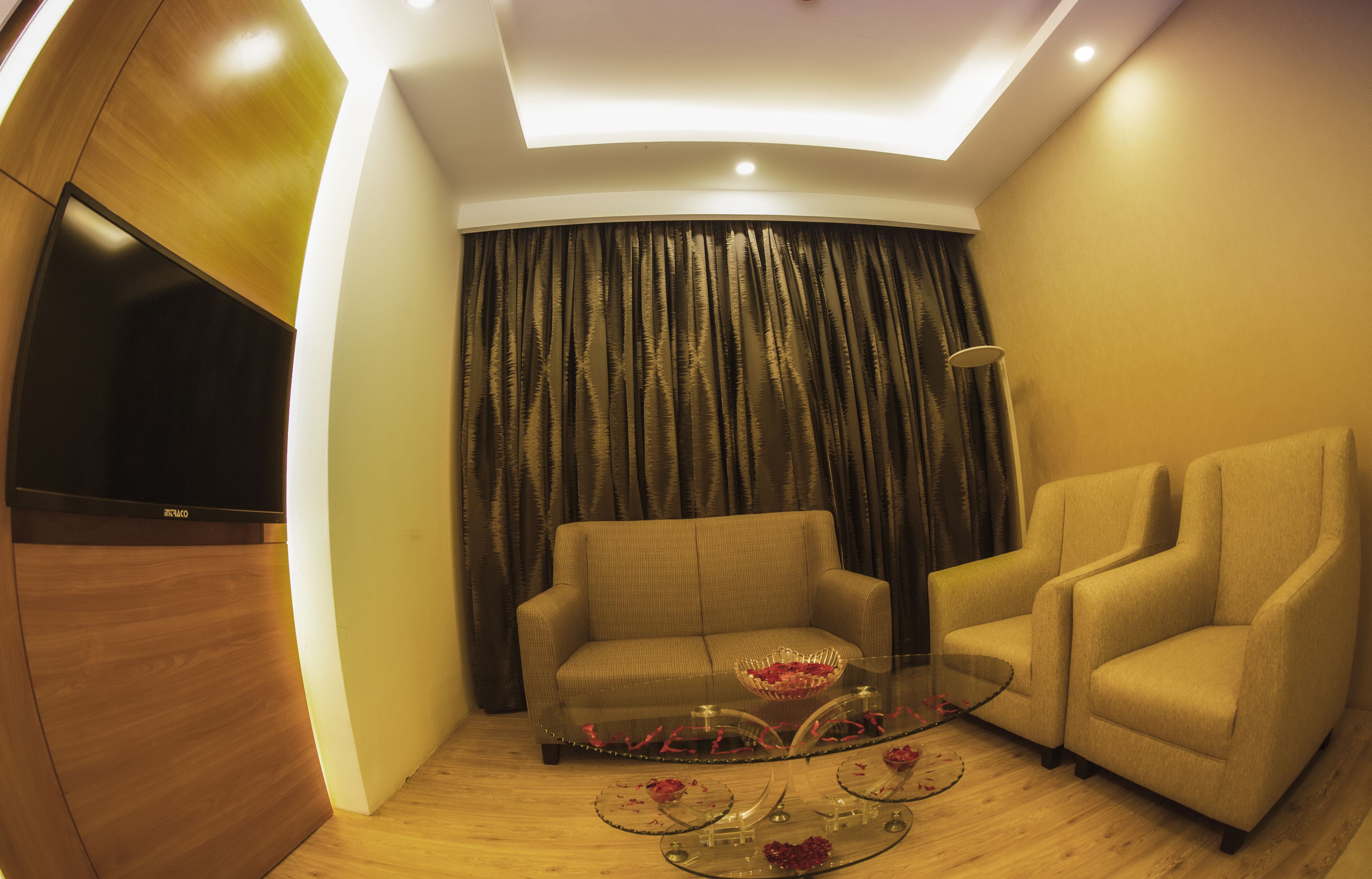 Junior Suite | Premium bedding, minibar, in-room safe, desk