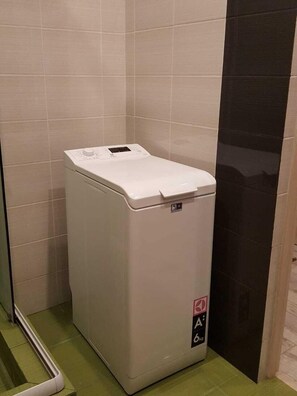 Studio | Huoneen varustelu