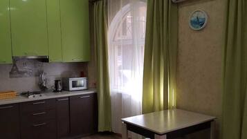 Studio | Eigene Küche | Kühlschrank, Mikrowelle, Wasserkocher, Kochgeschirr/Geschirr/Besteck