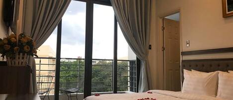 Suite Double or Twin Room, Balcony, River view