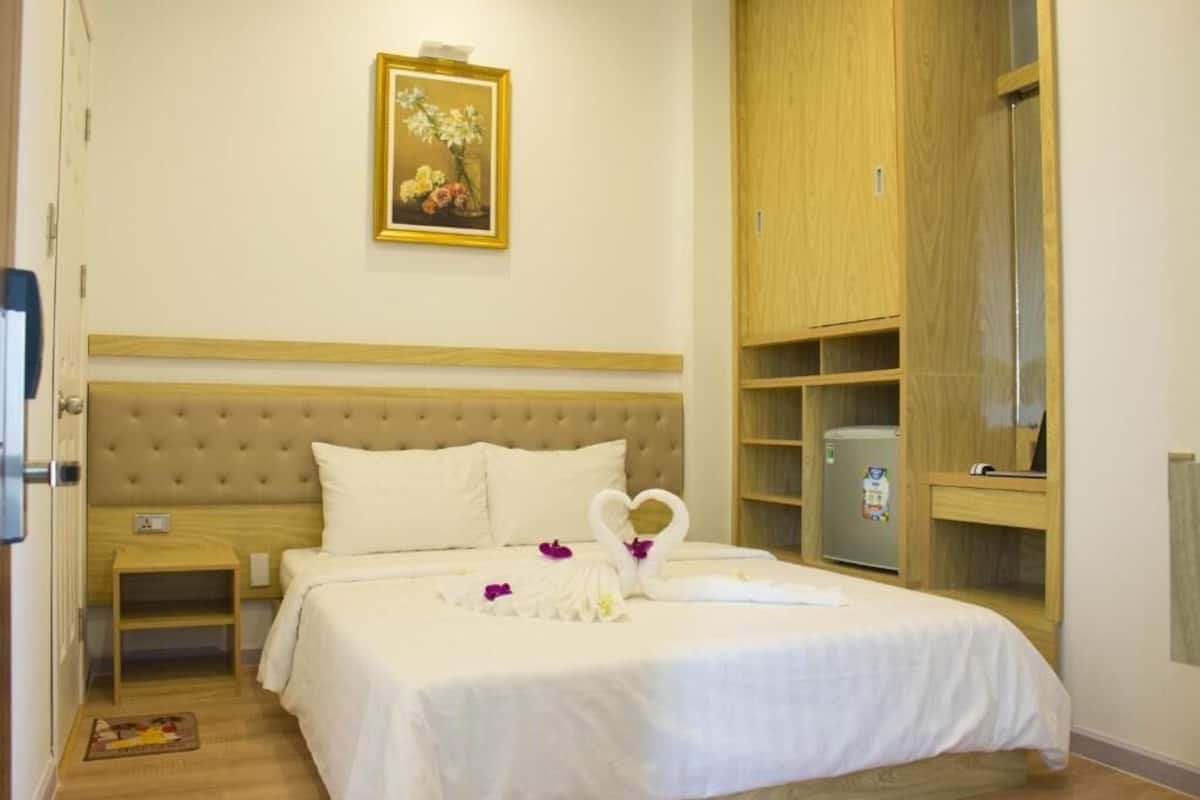 1 habitación, cubrecamas, colchones con pillow-top y minibar