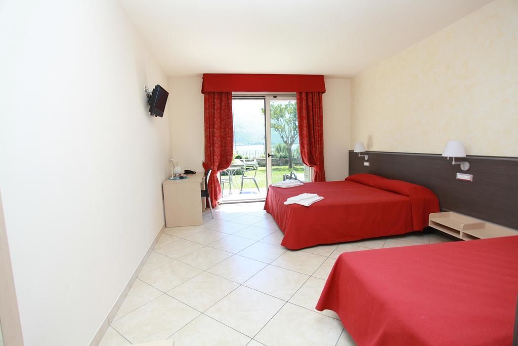 superior double room, 1 double or 2 single beds, lake view | minibar, in-room safe, desk, soundproofing