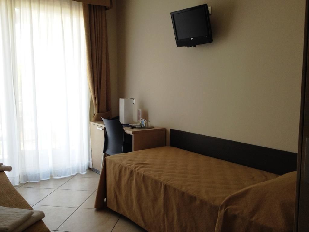 standard triple room, mountain view | minibar, in-room safe, desk, soundproofing