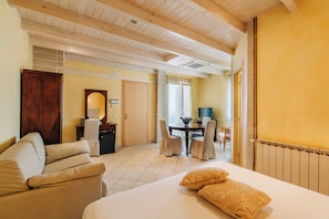 Junior Room, Jetted Tub, Sea View | Premium bedding, in-room safe, desk, free WiFi