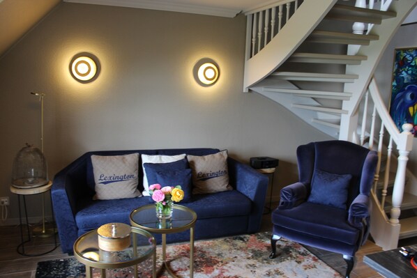 Luxury Apartment, Private Bathroom, Sea View | Lounge