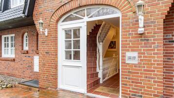 Luxury Apartment, Private Bathroom, Sea View | Lobby