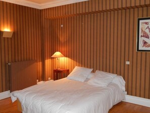 Comfort Double Room | Premium bedding, desk, iron/ironing board, free cribs/infant beds