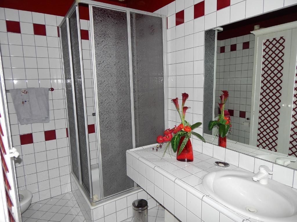 Double Room | Premium bedding, desk, iron/ironing board, free cribs/infant beds