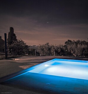 Seasonal outdoor pool, pool umbrellas, pool loungers - I Sassi Di San Giuseppe (Montegiorgio)