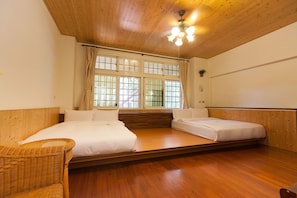 Standard Quadruple Room | Desk, soundproofing, free WiFi