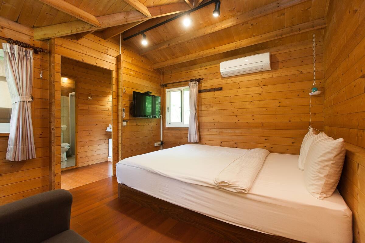 Deluxe Double Room | Desk, soundproofing, WiFi (free)