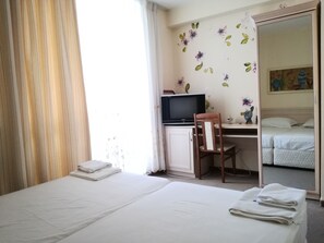 2 bedrooms, desk, iron/ironing board, free WiFi
