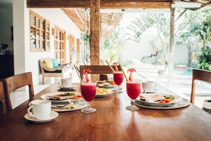 Daily continental breakfast for a fee - Villa Daya (Canggu)