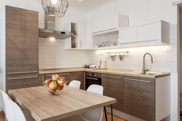 豪華公寓 | 私人廚房 | 雪櫃、微波爐 (按要求提供)、焗爐、爐具