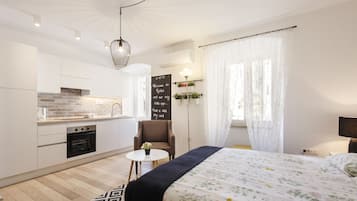 Premium bedding, in-room safe, desk, laptop workspace