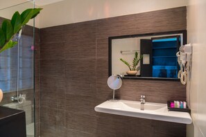 Shower, rainfall showerhead, bidet, towels - EKHO Weligama (Weligama)