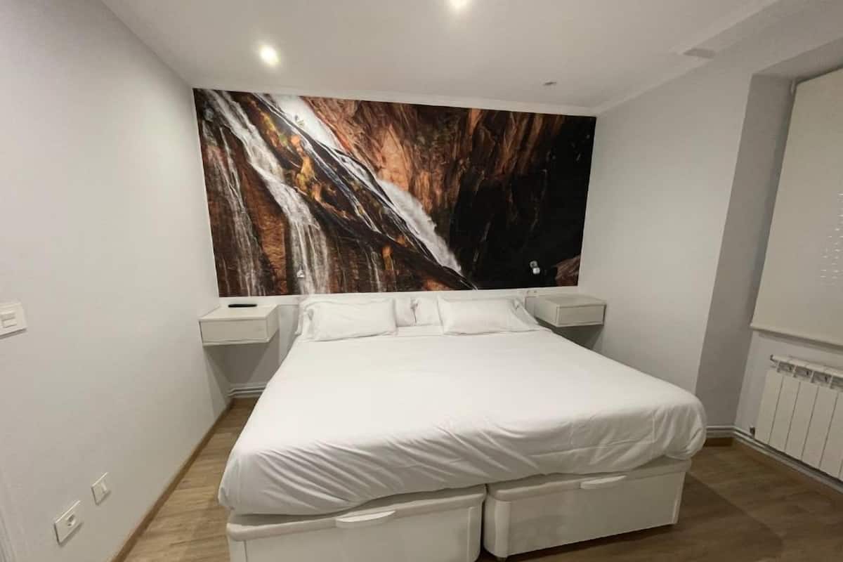 Ropa de cama de alta calidad y escritorio