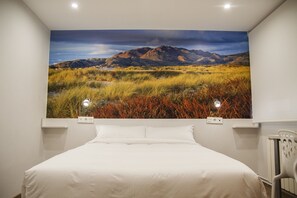 เครื่องนอนระดับพรีเมียม, โต๊ะทำงาน, เตารีด/โต๊ะรีดผ้า, Wi-Fi ฟรี