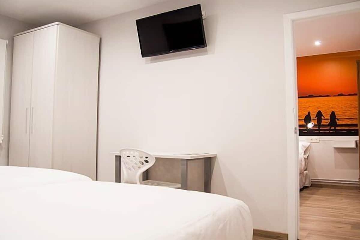 Ropa de cama de alta calidad y escritorio