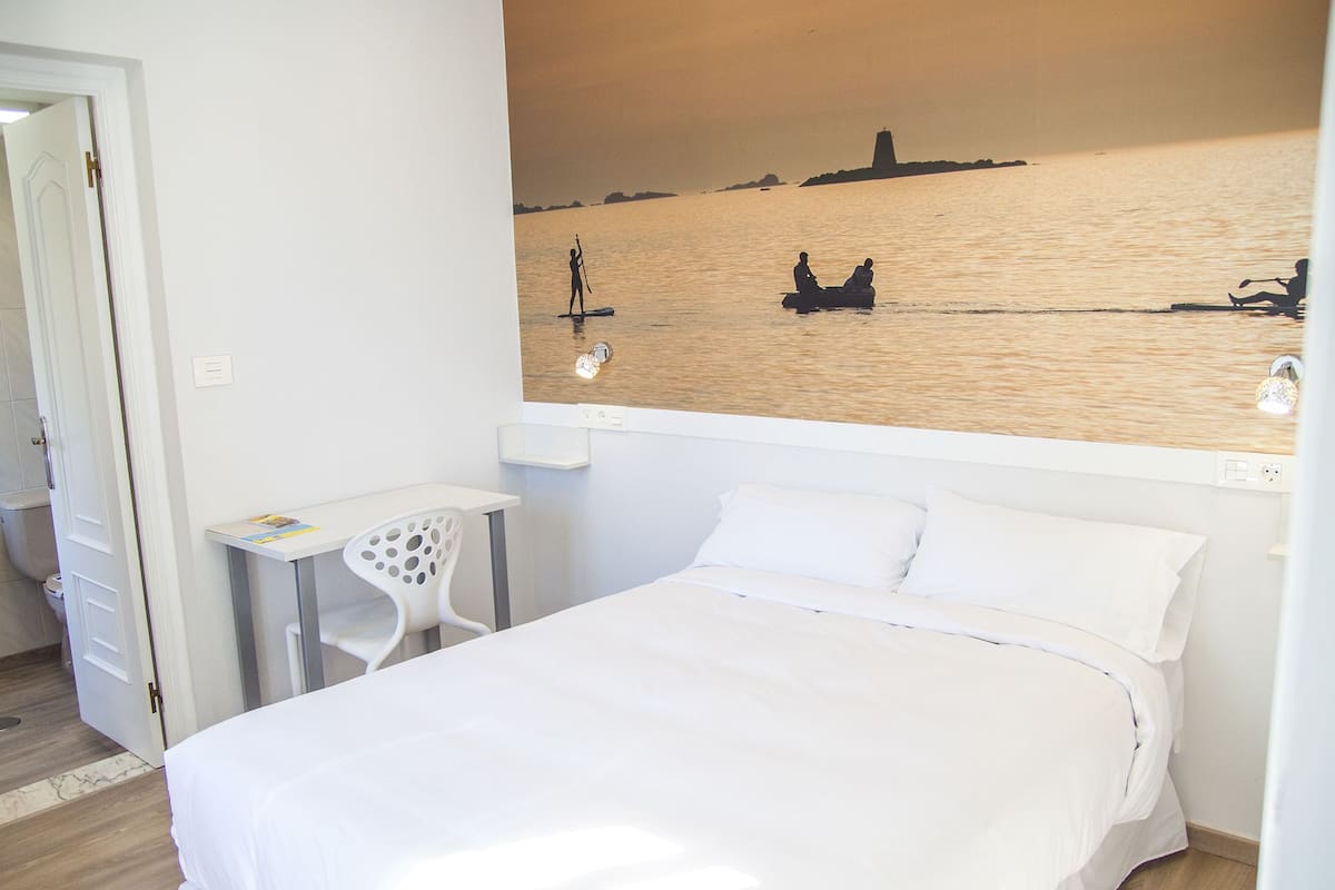 Ropa de cama de alta calidad y escritorio