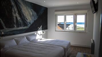 Premium bedding, desk, iron/ironing board, free WiFi